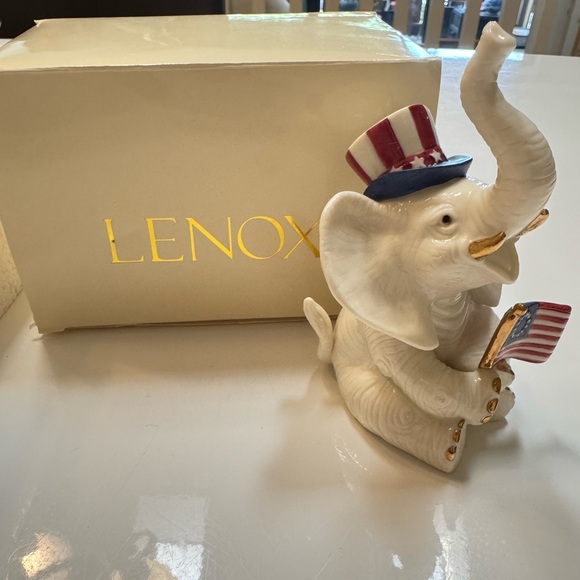 Lenox American’s elephant - Picture 2 of 7